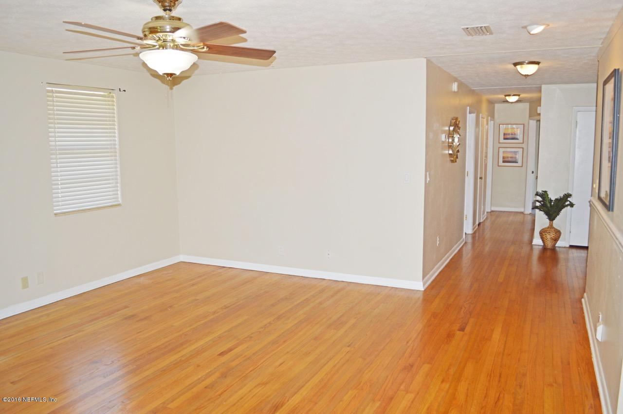 6237 Ogden Road Jacksonville, FL 32216 - Photo 8 of 29 Living Room