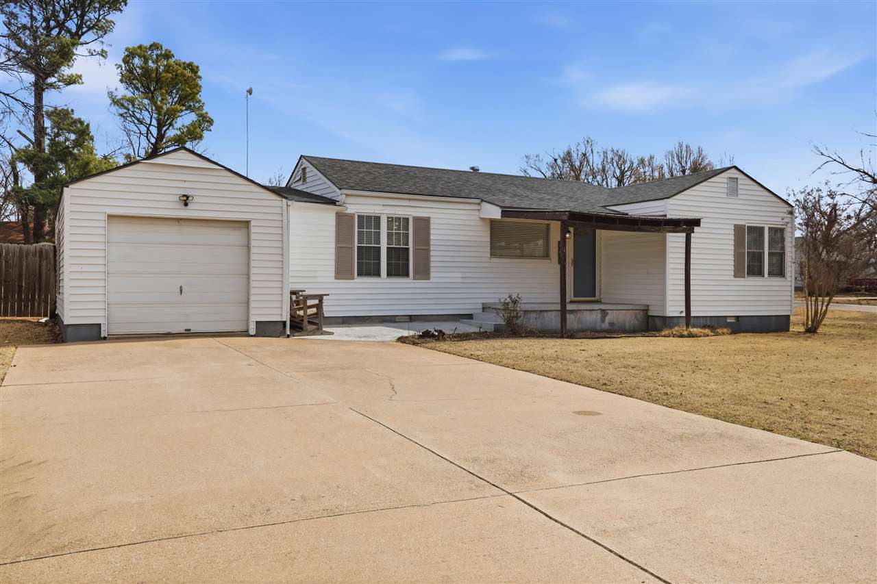 902 North 14th Street Perry, OK 73077 - Photo 2 of 35 Gallery Image 2