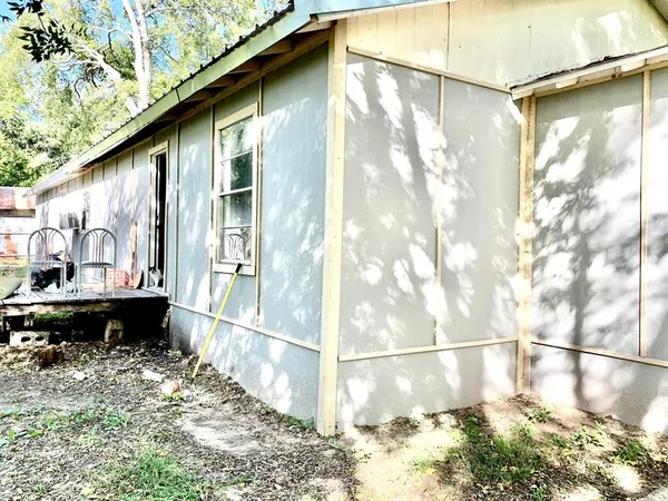 a view of a back yard of the house