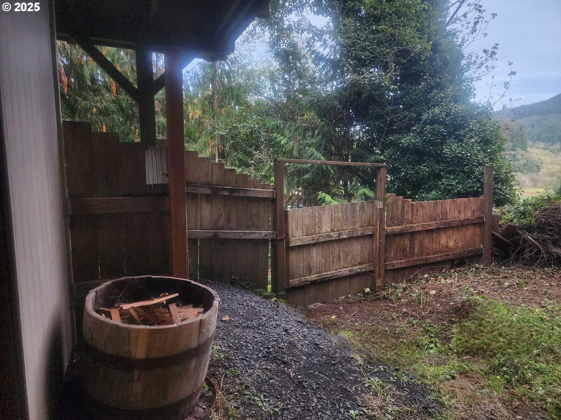 96015 Sun Lake Lane Lakeside, OR 97449 - Photo 35 of 46 a backyard of a house with lots of green space