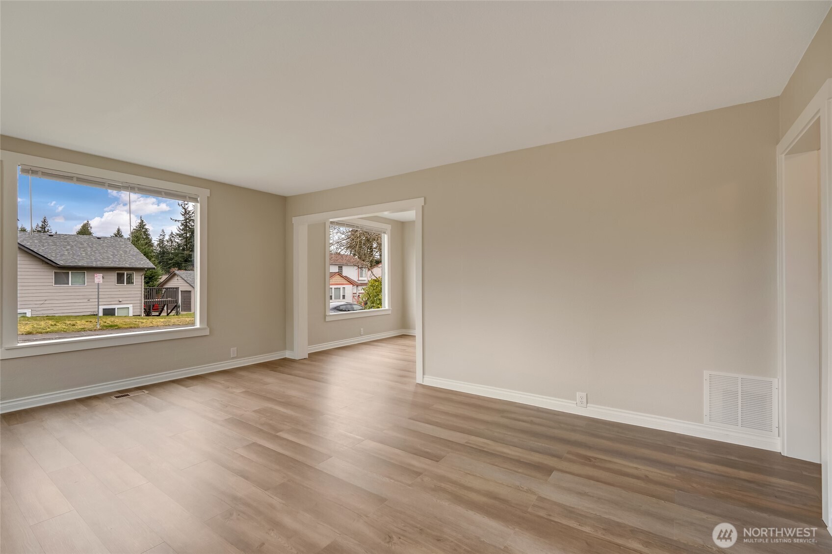 6901 Lower Ridge Road Everett, WA 98203 - Photo 11 of 34