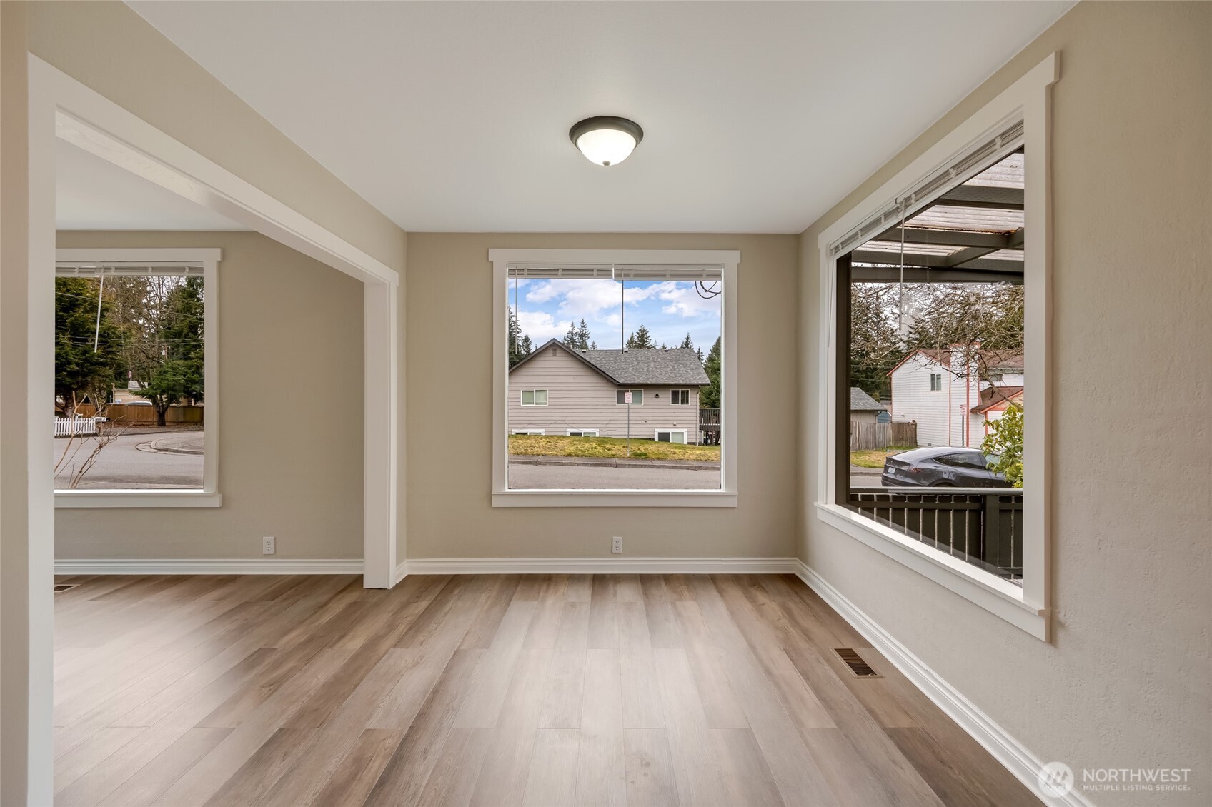 6901 Lower Ridge Road Everett, WA 98203 - Photo 13 of 34