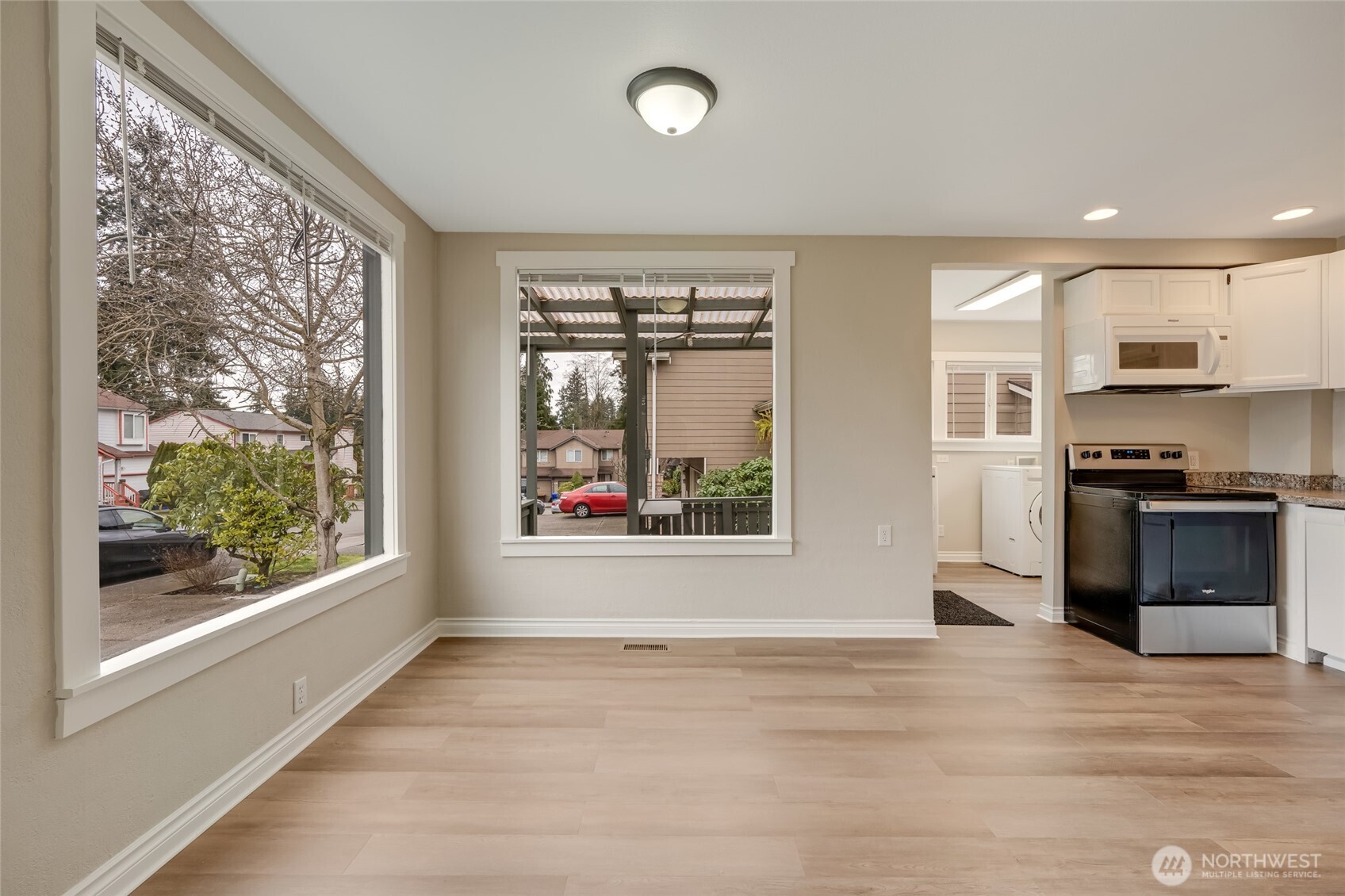6901 Lower Ridge Road Everett, WA 98203 - Photo 14 of 34