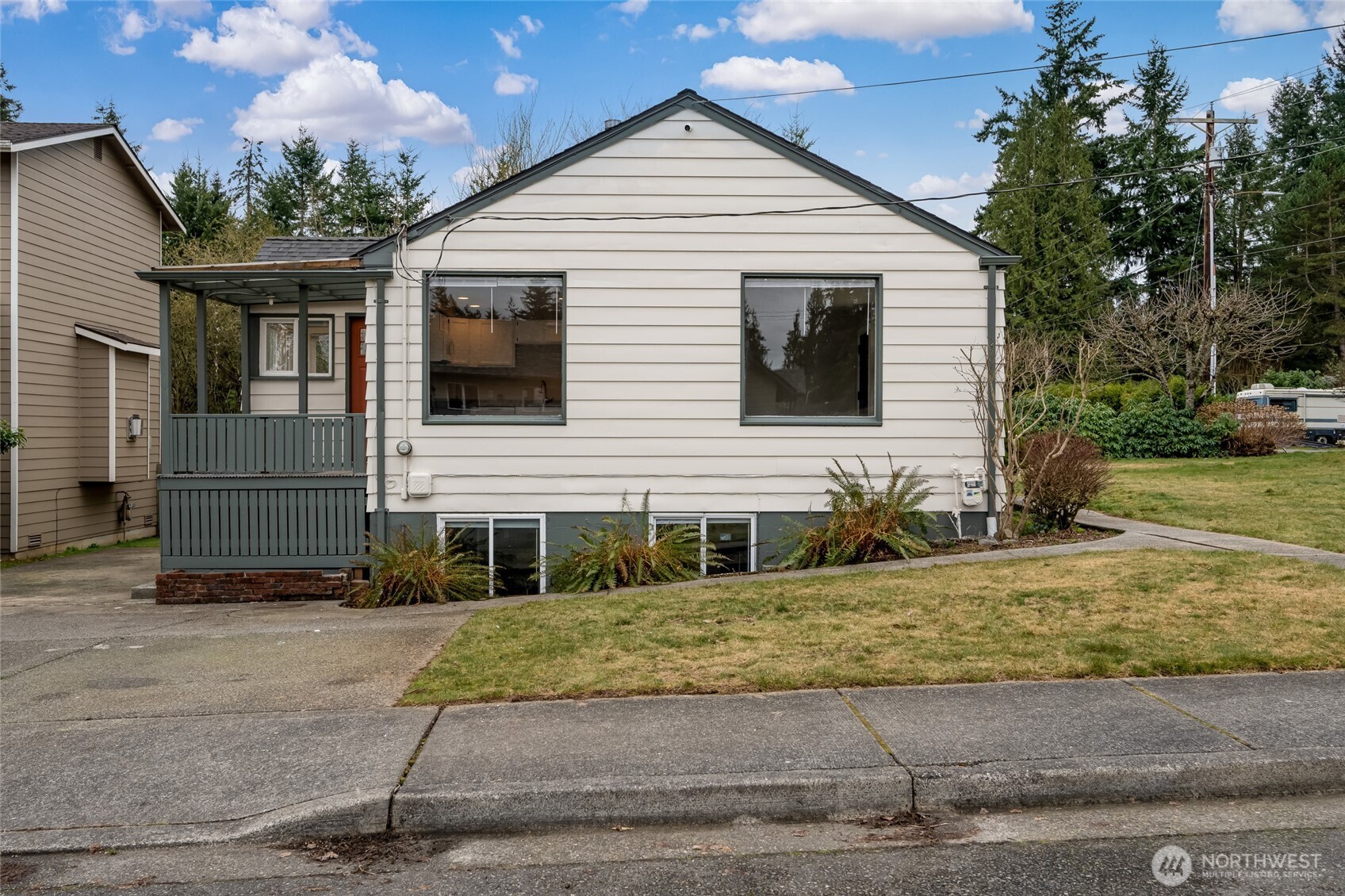 6901 Lower Ridge Road Everett, WA 98203 - Photo 4 of 34