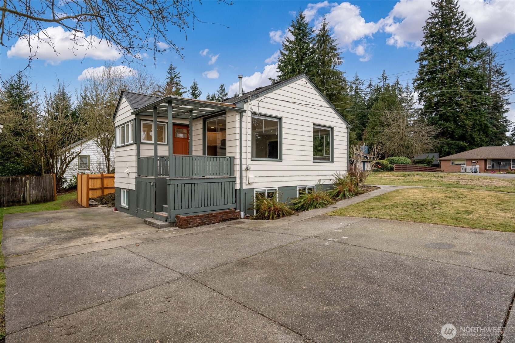 6901 Lower Ridge Road Everett, WA 98203 - Photo 5 of 34