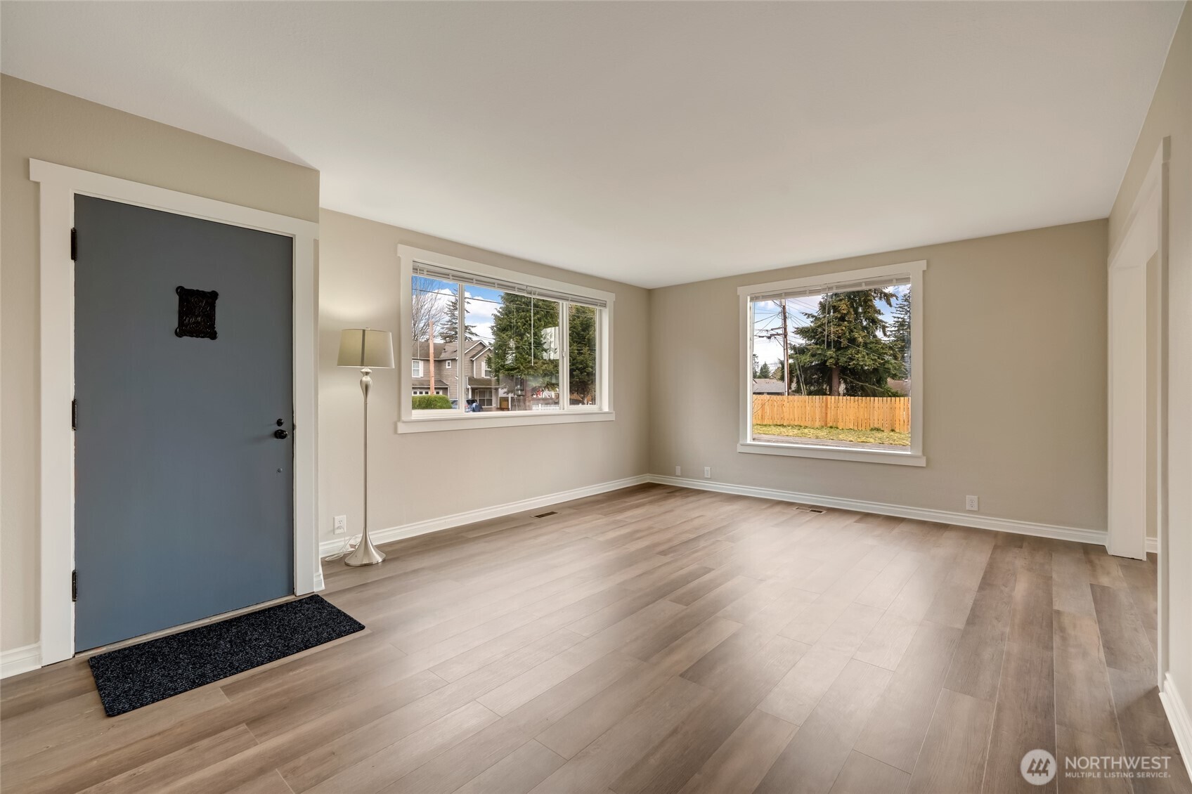 6901 Lower Ridge Road Everett, WA 98203 - Photo 10 of 34