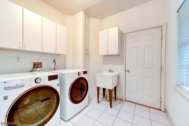a view of kitchen with washer and dryer