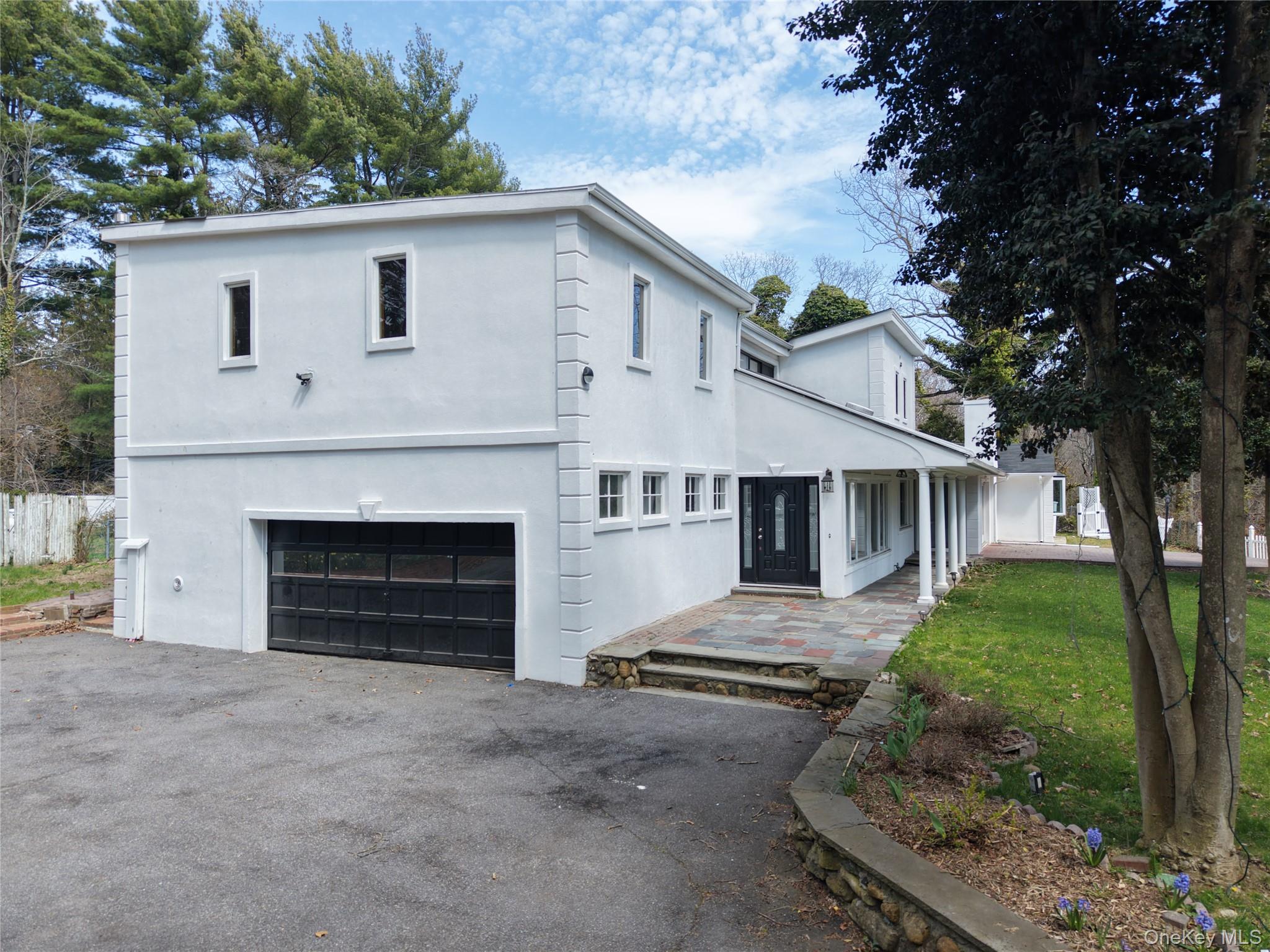 549 Woodbury Road Cold Spring Harbor, NY 11724 - Photo 3 of 49 Front View
