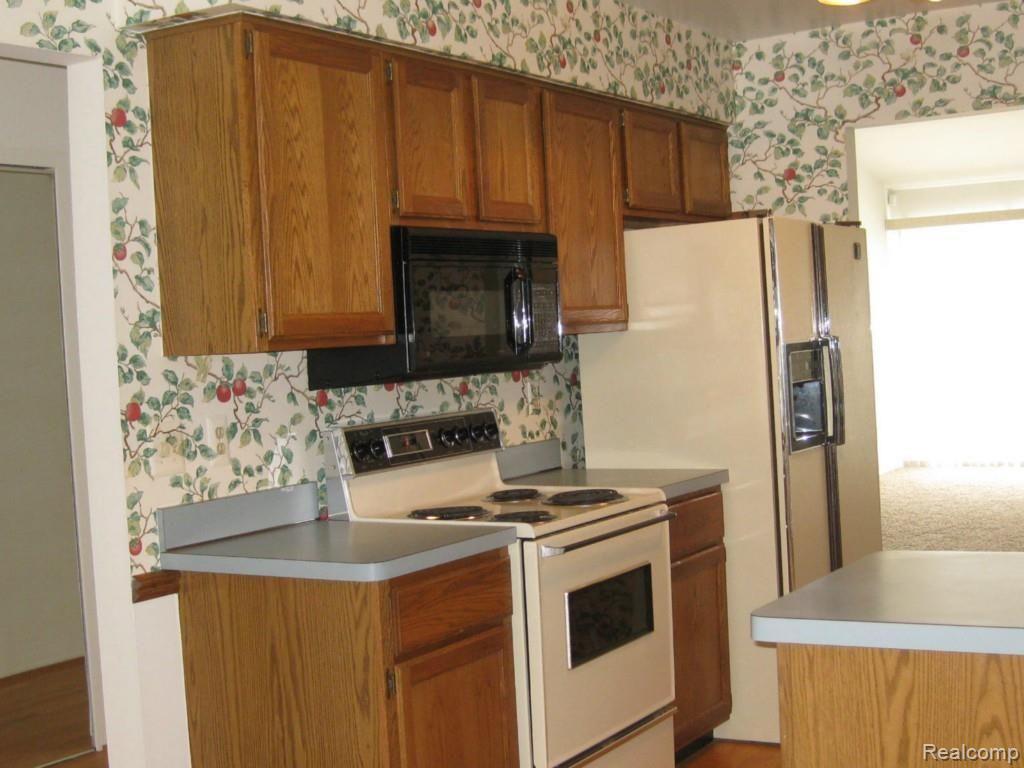 519 Tennyson, Unit 23 Rochester Hills, MI 48307 - Photo 10 of 33