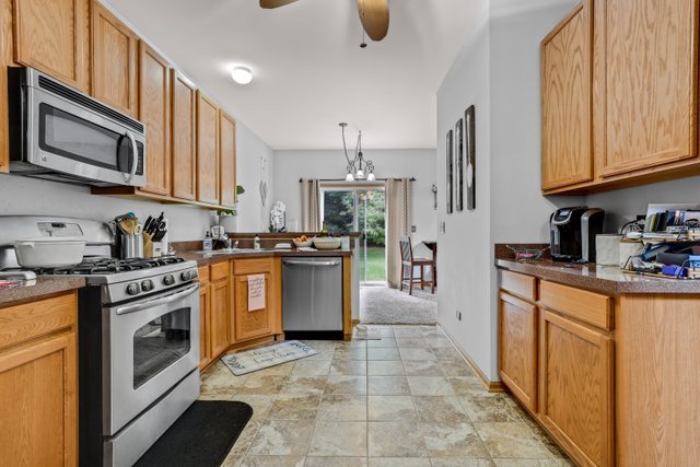 17542 Gilbert Drive Lockport, IL 60441 - Photo 11 of 24