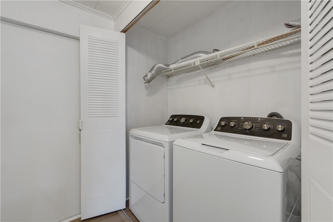 908 Oleander Circle Sebastian, FL 32976 - Photo 21 of 36 a utility room with dryer and washer