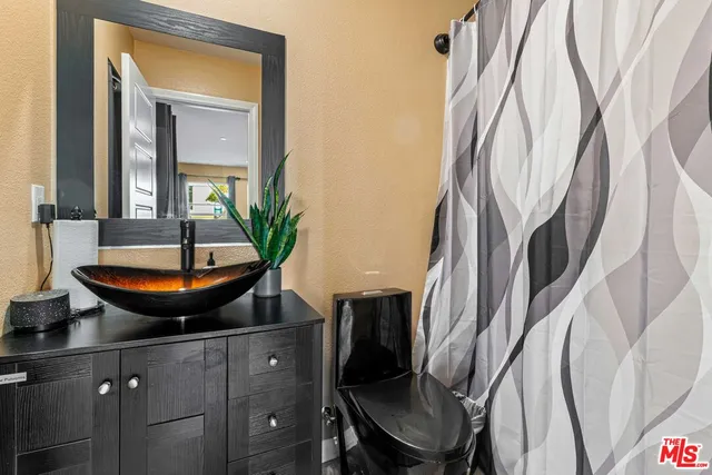 $7,500 | 720 Grace Avenue, Inglewood, CA 90301