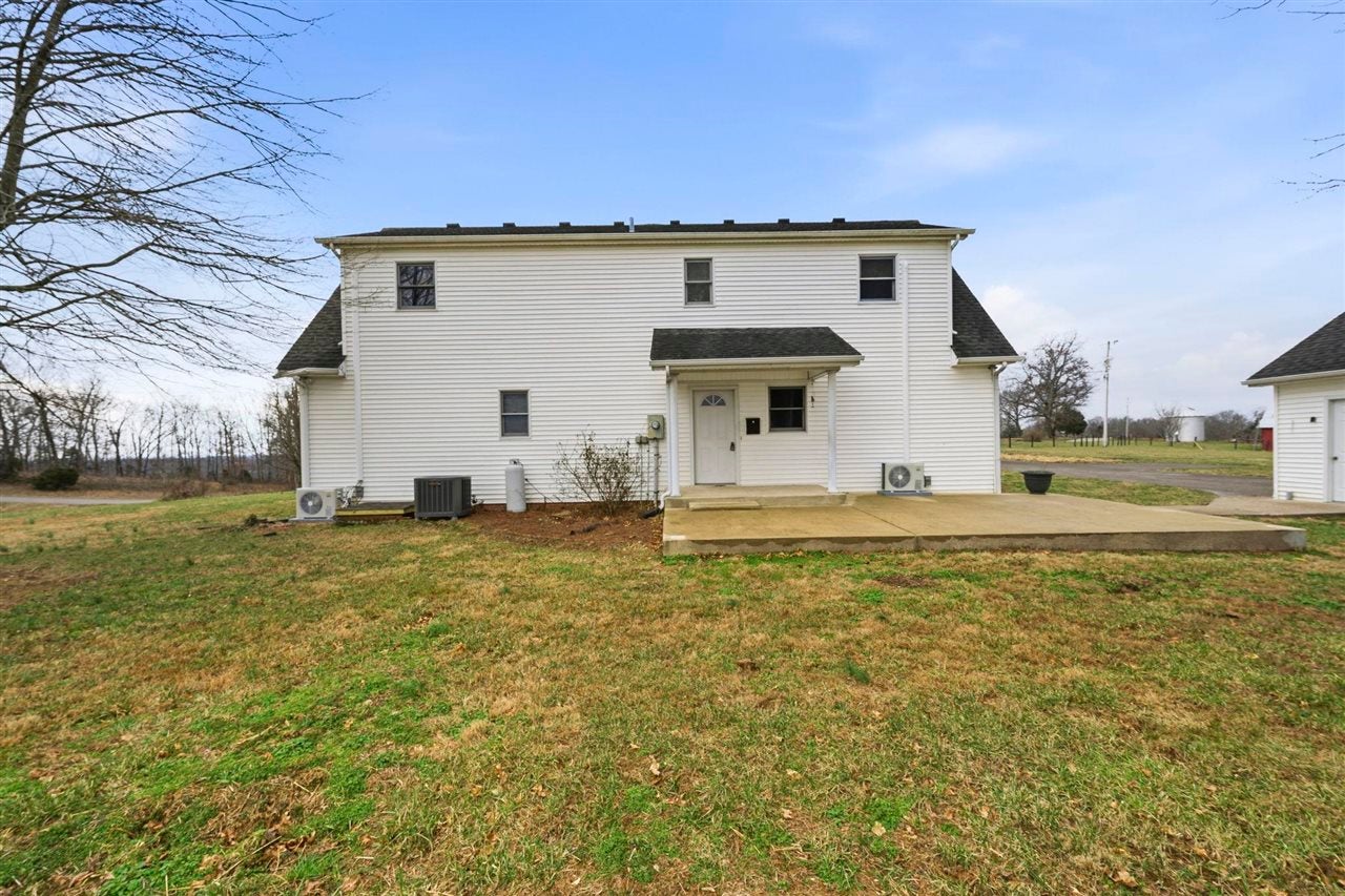 820 Wayne Watt Road Bowling Green, KY 42101 - Photo 4 of 32 Gallery Image 4
