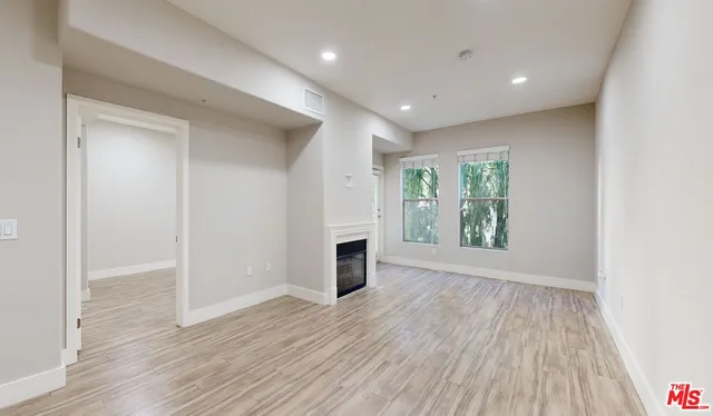 $3,555 | 6260 West 3rd Street, Unit 2215, Los Angeles, CA 90036