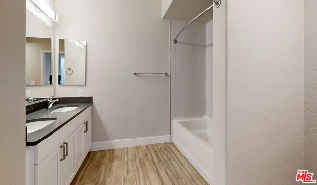 $3,555 | 6260 West 3rd Street, Unit 2215, Los Angeles, CA 90036