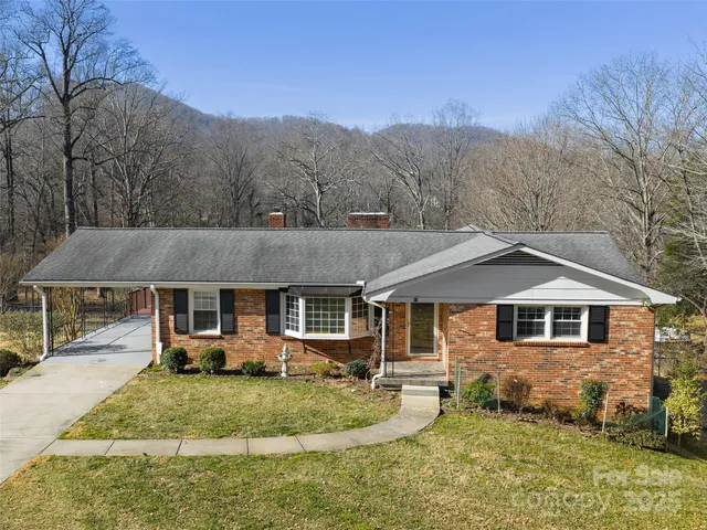 $400,000 | 18 Mulberry Drive, Arden, NC 28704