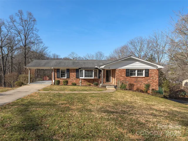 $400,000 | 18 Mulberry Drive, Arden, NC 28704