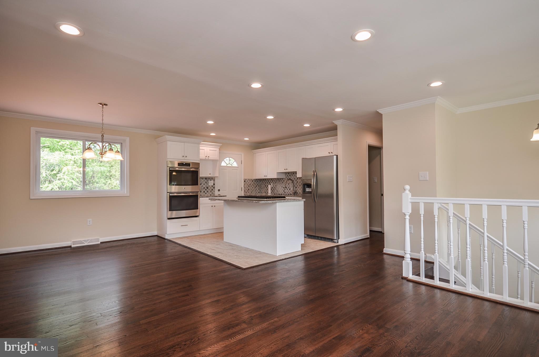 7610 Brooklyn Bridge Road Laurel, MD 20707 - Photo 3 of 28 Living Room