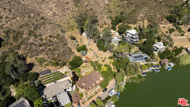 $950,000 | 2100 East Lake Shore Drive, Agoura Hills, CA 91301
