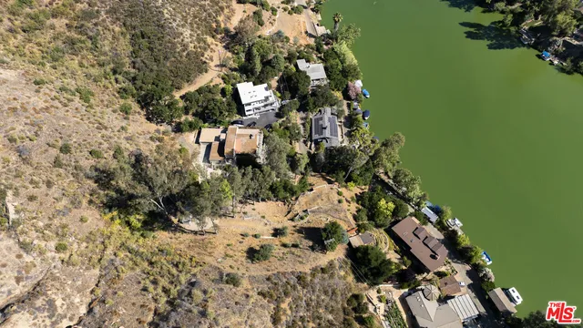 $950,000 | 2100 East Lake Shore Drive, Agoura Hills, CA 91301