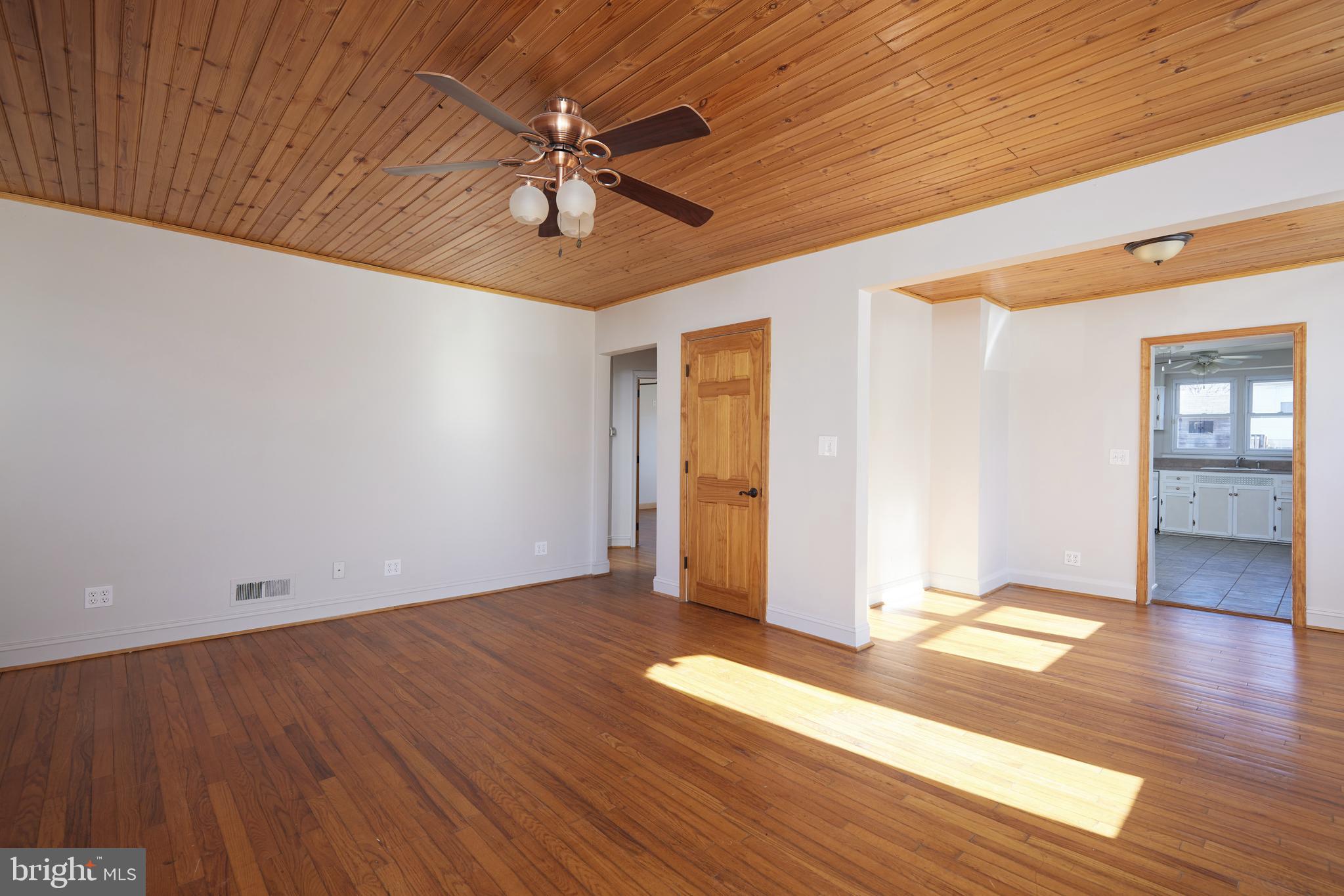 2524 East Joppa Road Baltimore, MD 21234 - Photo 3 of 16 Gallery Image 3