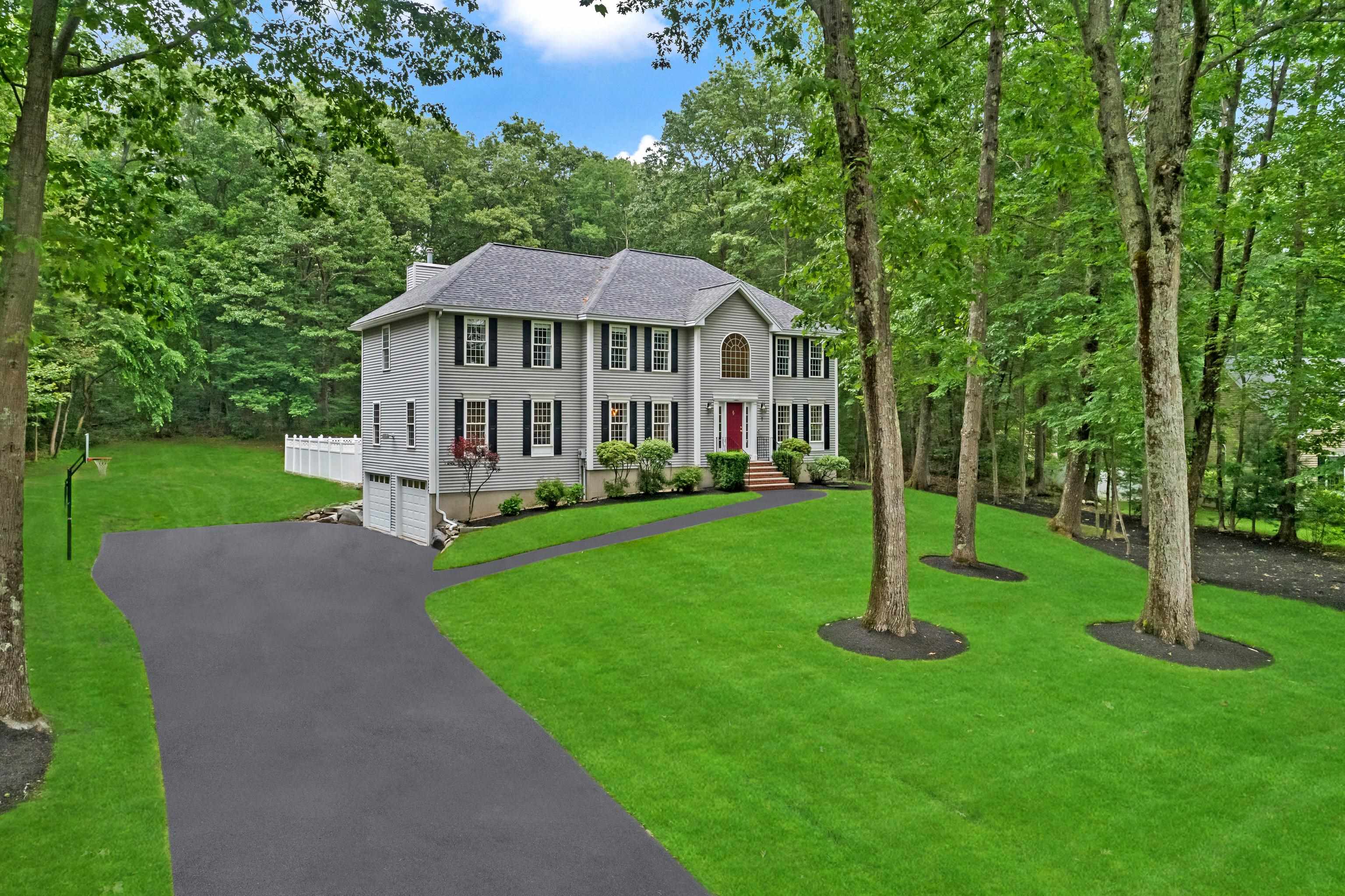 7 Wesley Lane Salem, NH 03079 - Photo 2 of 60