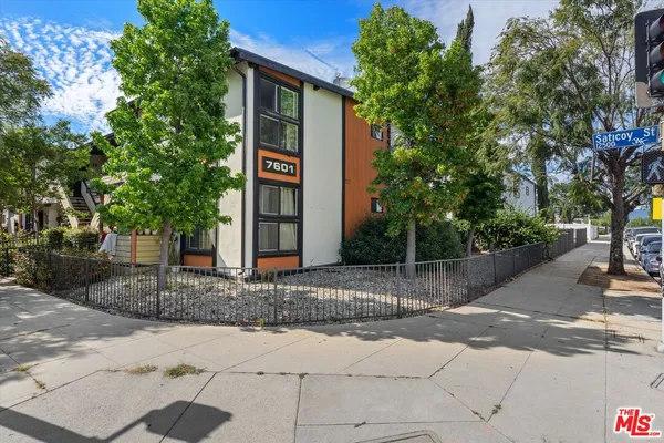 $1,400,000 | 7601 Whitsett Avenue, North Hollywood, CA 91605