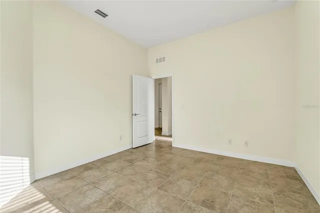 a view of a back yard