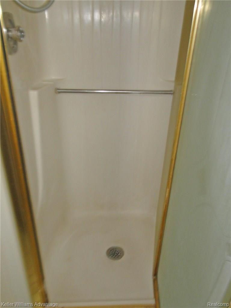 47215 Maben Road Canton, MI 48187 - Photo 18 of 20 Master Bathroom 2.jpg