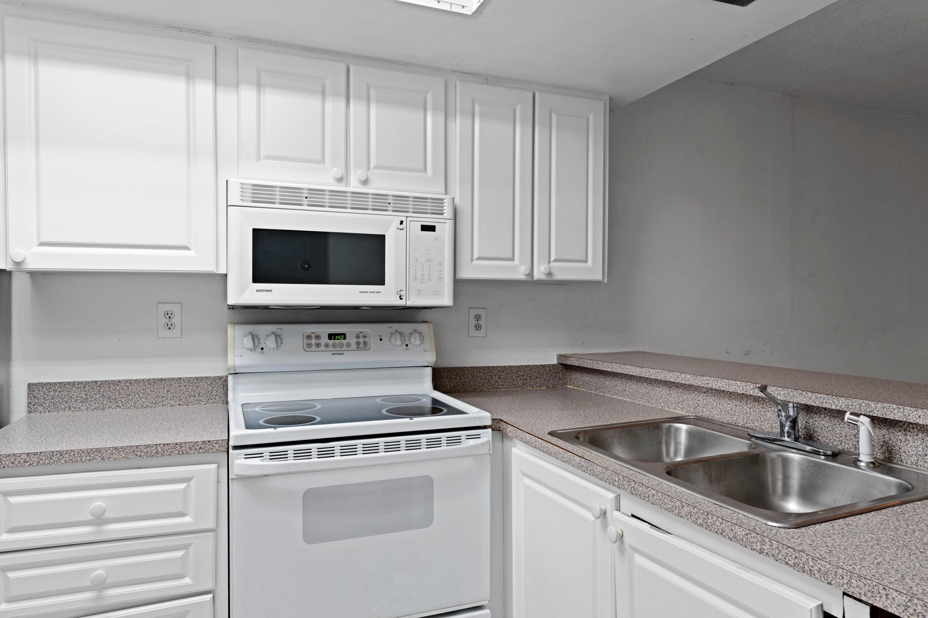 905 Southridge Road, Unit 203D Delray Beach, FL 33444 - Photo 8 of 14 8