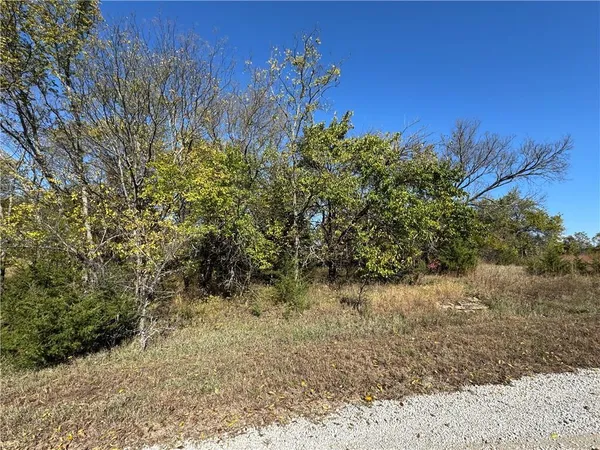 $3,900 | 45 Illinois Drive, Linn Valley, KS 66040