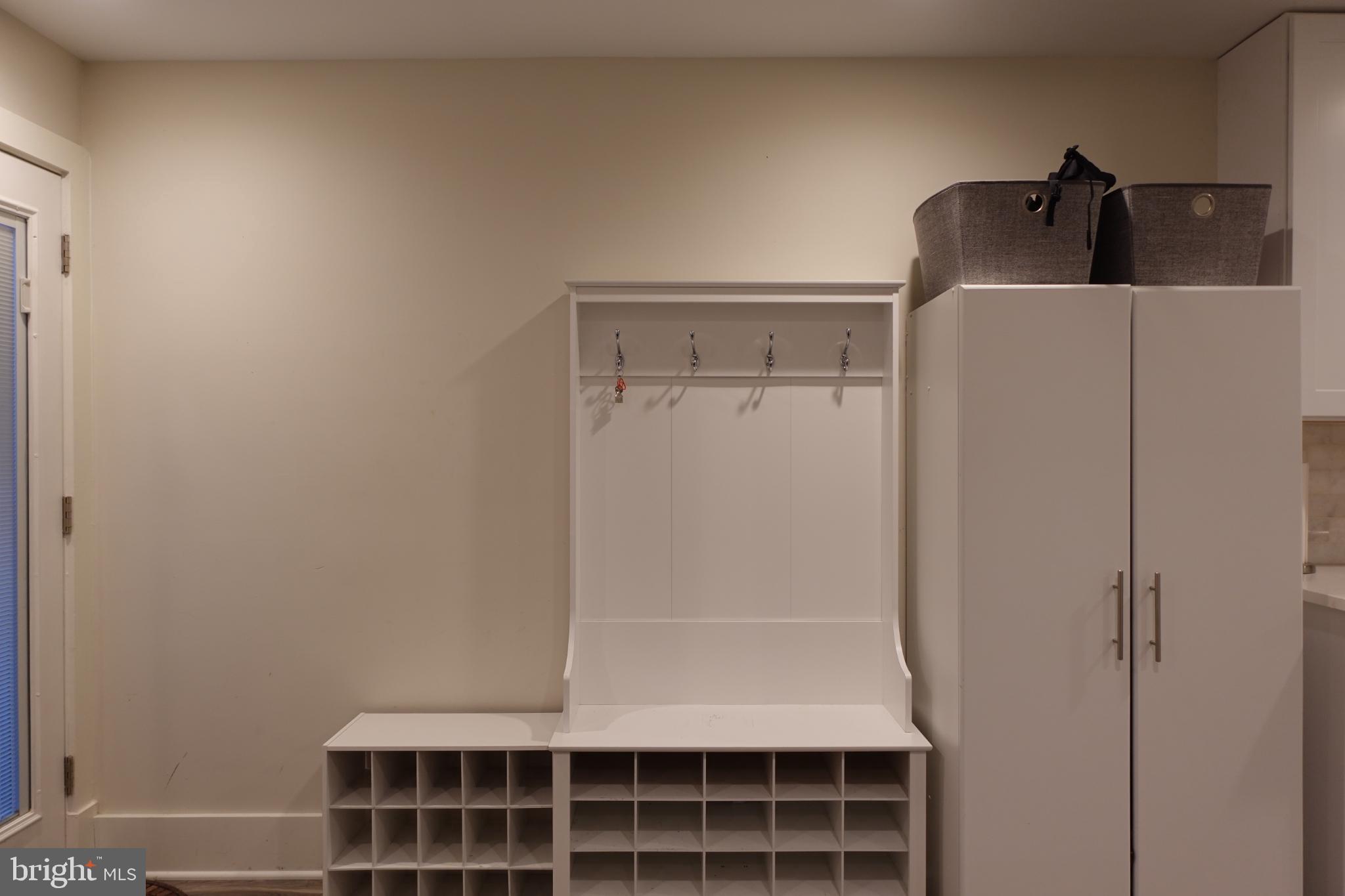 a view of utility room