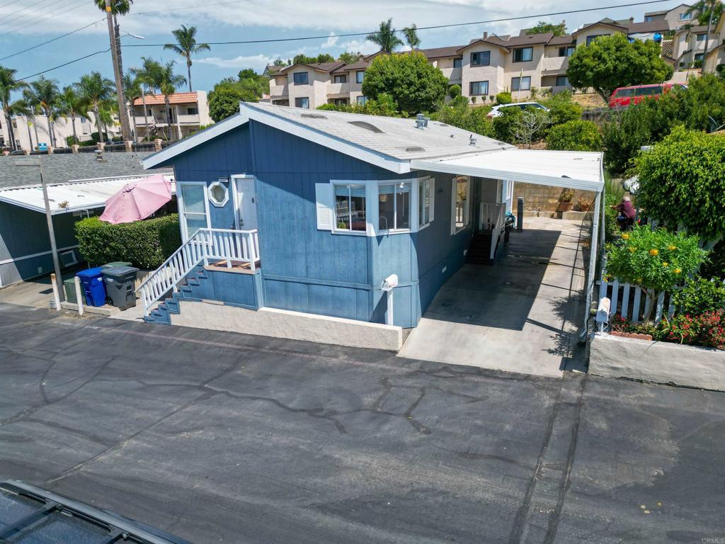 1455 Alturas Road, Unit 55 Fallbrook, CA 92028 - Photo 28 of 31 a view of a house with a patio