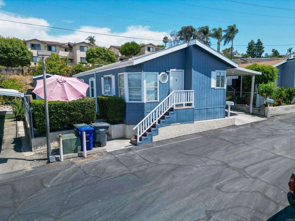 1455 Alturas Road, Unit 55 Fallbrook, CA 92028 - Photo 10 of 31 a view of a house with a patio