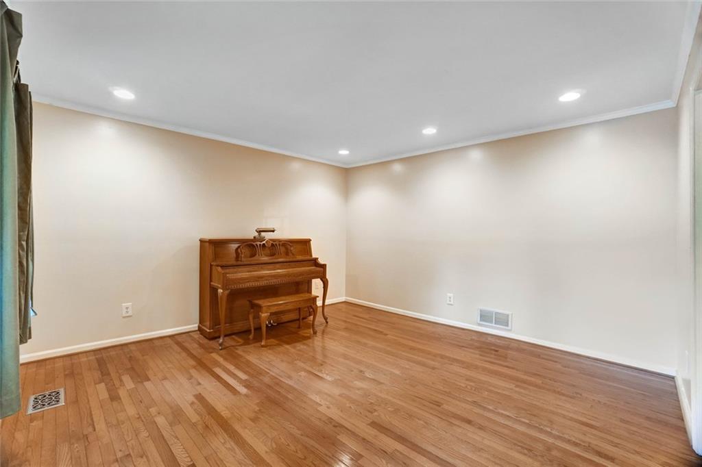 295 Oakmere Road Alpharetta, GA 30009 - Photo 7 of 30 Gallery Image 7