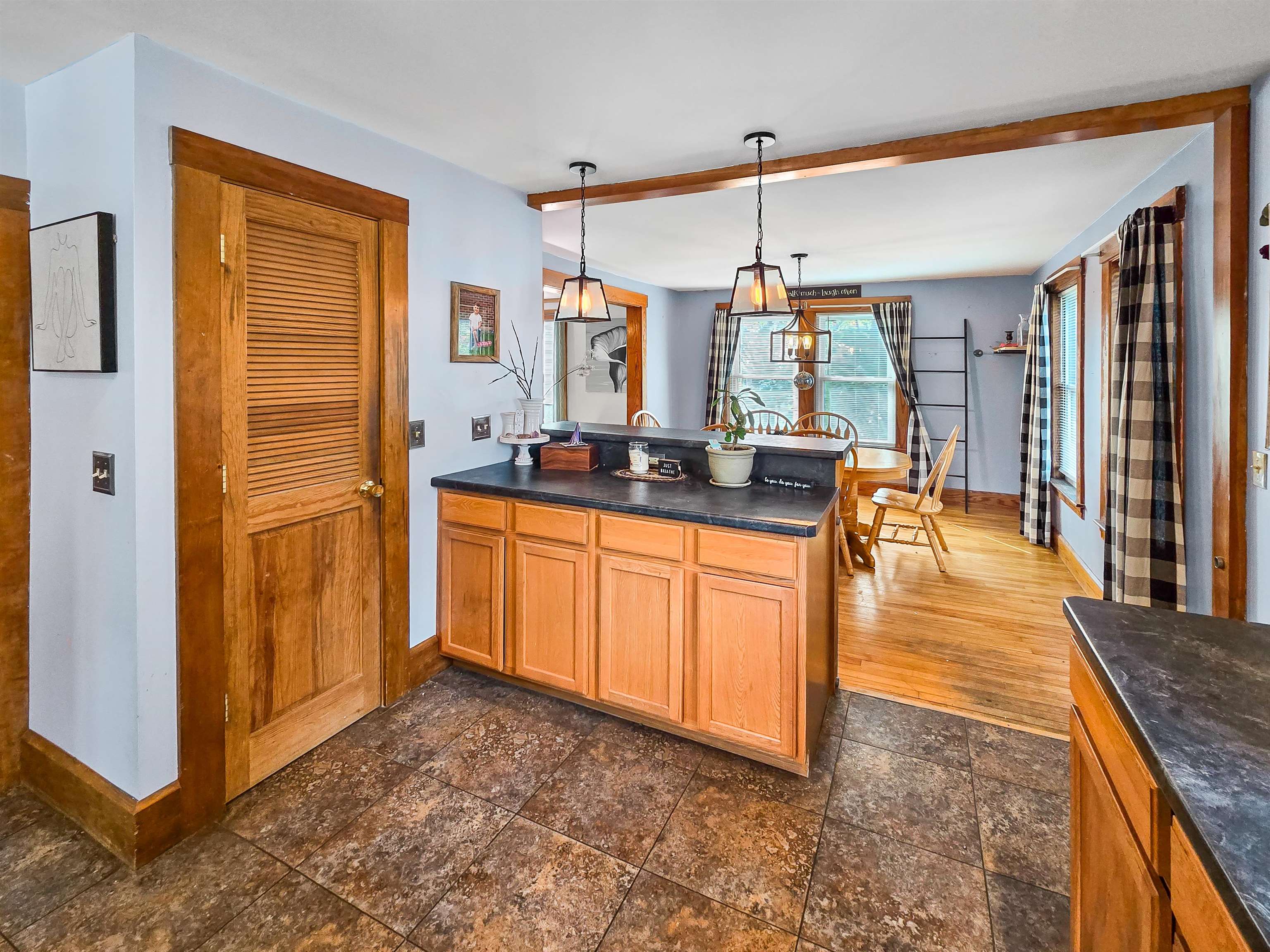 44 School Street Springfield, VT 05150 - Photo 4 of 39