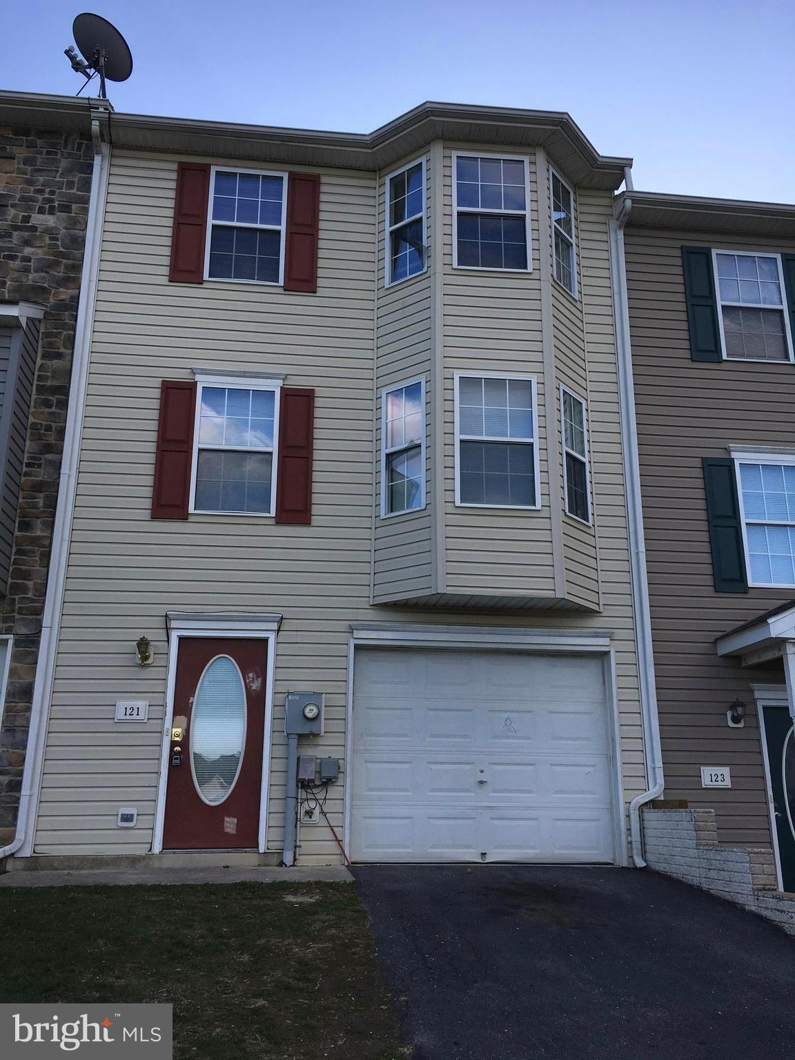 Welcome Home I offer a garage. Double Bumpouts.