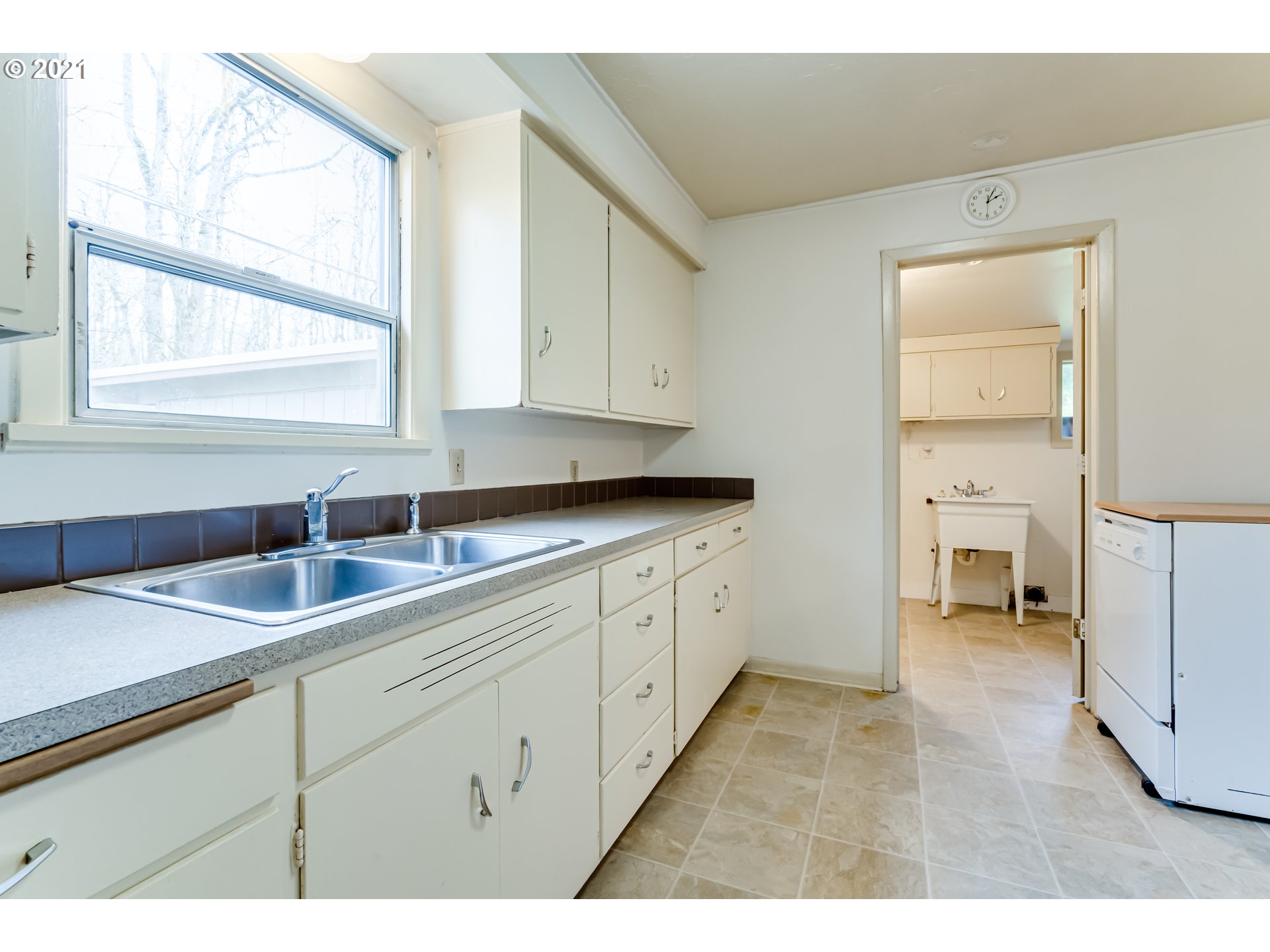 29785 Gimpl Hill Road Eugene, OR 97402 - Photo 10 of 18 Gallery Image 10