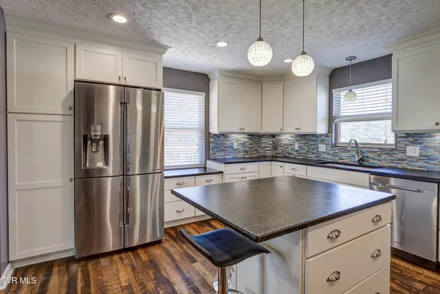 $499,900 | 222 Old Stage Drive, Bristol, TN 37620