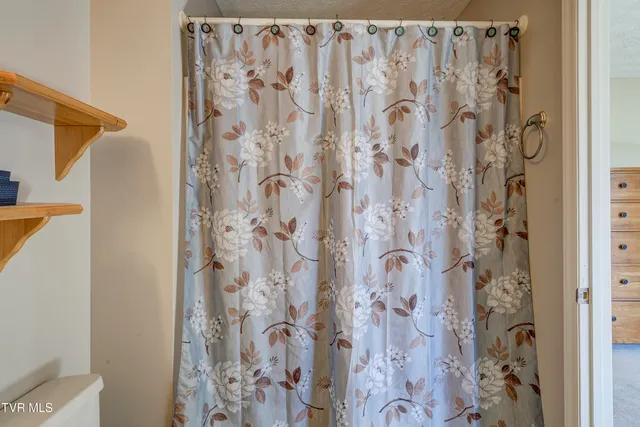 $499,900 | 222 Old Stage Drive, Bristol, TN 37620