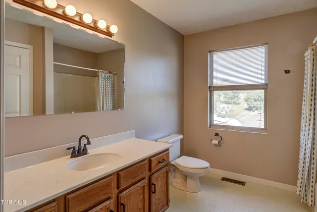 $499,900 | 222 Old Stage Drive, Bristol, TN 37620