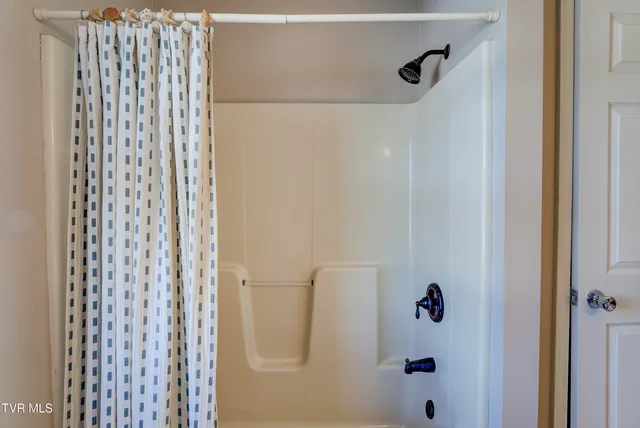 $499,900 | 222 Old Stage Drive, Bristol, TN 37620