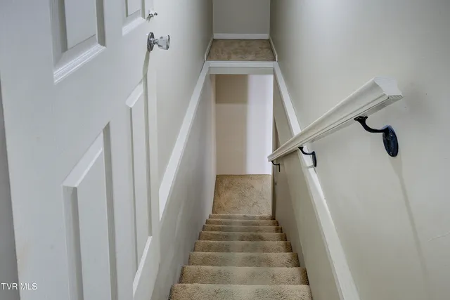 $499,900 | 222 Old Stage Drive, Bristol, TN 37620