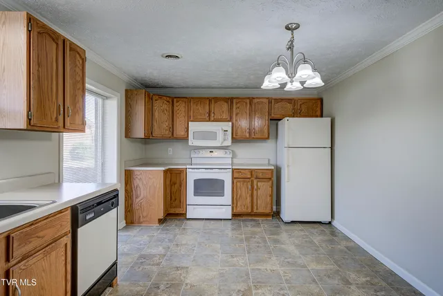 $499,900 | 222 Old Stage Drive, Bristol, TN 37620