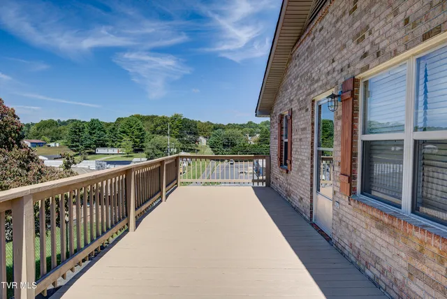 $499,900 | 222 Old Stage Drive, Bristol, TN 37620