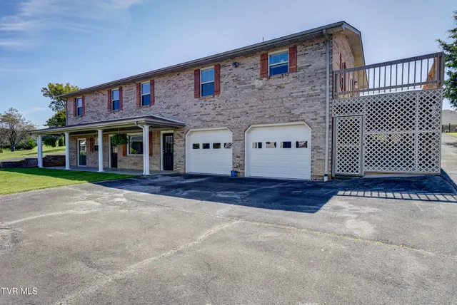 $499,900 | 222 Old Stage Drive, Bristol, TN 37620