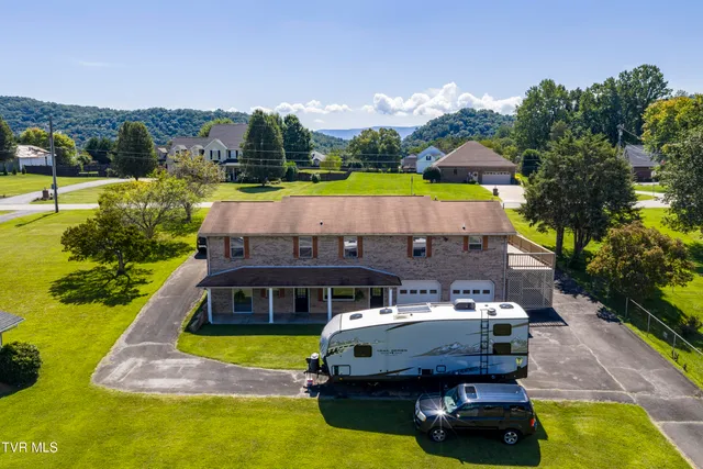 $499,900 | 222 Old Stage Drive, Bristol, TN 37620