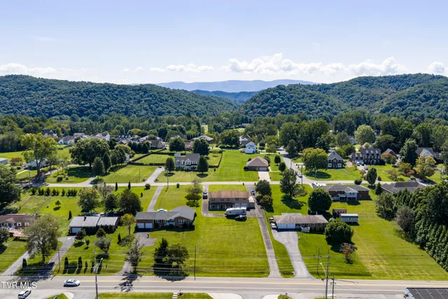 $499,900 | 222 Old Stage Drive, Bristol, TN 37620