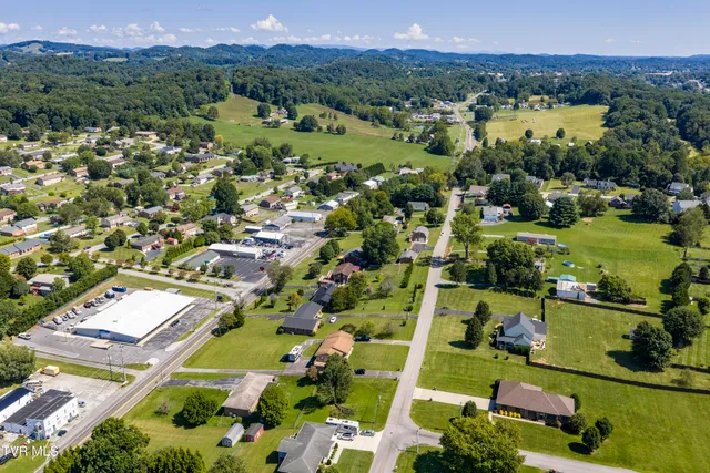 $499,900 | 222 Old Stage Drive, Bristol, TN 37620