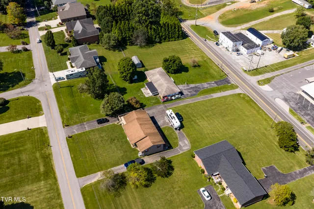 $499,900 | 222 Old Stage Drive, Bristol, TN 37620